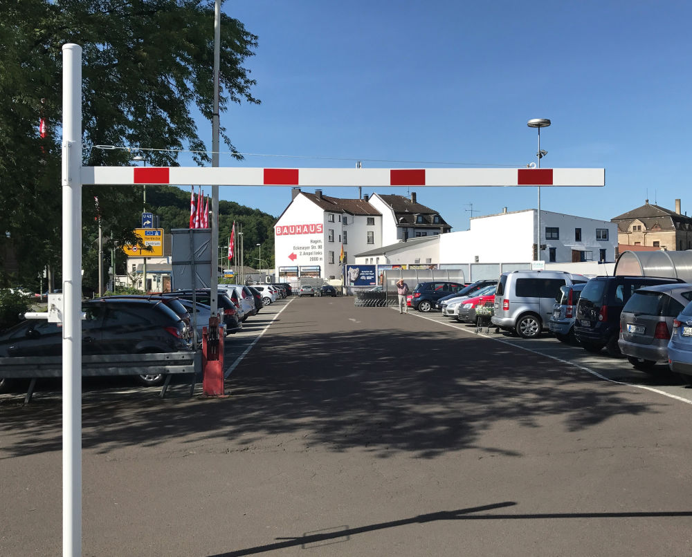 (obrázek pro) Jednostranná otoč. výšková zábrana 3,5 m, výška 1,8 - 3,5,8 m, pro vis. zámek