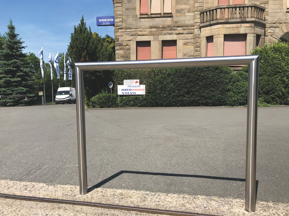 (obrázek pro) Nerezový opěrný oblouk na kola pr. 48 mm, 140x85 cm, na patky