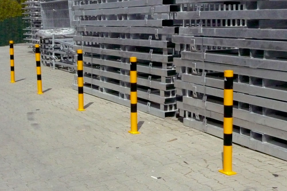 (obrázek pro) Ocelový sloupek pr. 60 mm, do betonu, v. 90 cm, žluto-černý