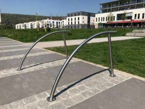 (obrázek pro) Nerezový opěrný oblouk na kola pr. 48 mm, 140x85 cm, na patky